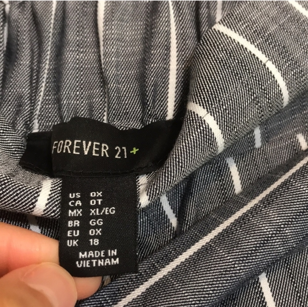 Forever 21 Plus Size Paper Bag Pin-stripe Shorts - Picture 4 of 4